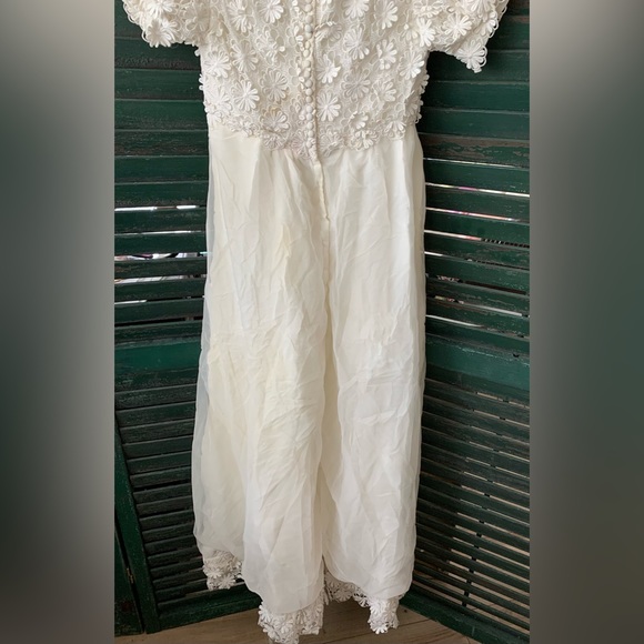 Vintage Wedding Dress- 1960s Alfred Angelo designed by Edythe Vincent 27”W 36”H - Picture 7 of 12